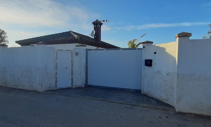 Los Franceses-la Vega Ski Chalet | 3 bedroom chalet in Chiclana de la Frontera