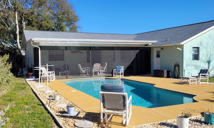 Hammocks Of Palm Harbor House | 3 bedroom, 2 bath, pool home that sleeps 6, with screened back patio