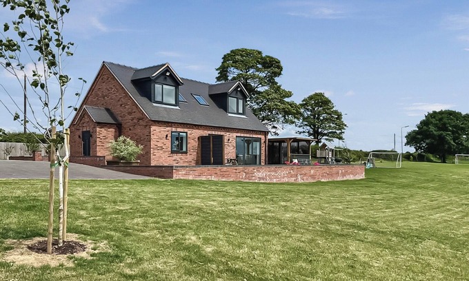 Dilhorne Cottage | 3 bedroom accommodation in Kingsley Moor, near Stoke-on-Trent