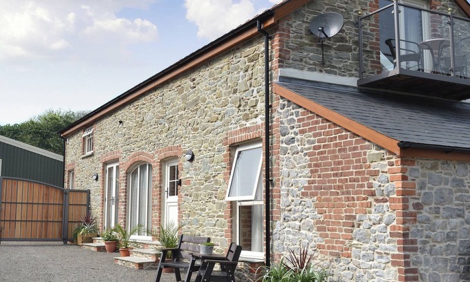 Porthyrhyd Cottage | 3 bedroom accommodation in Llanddarog, near Carmarthen
