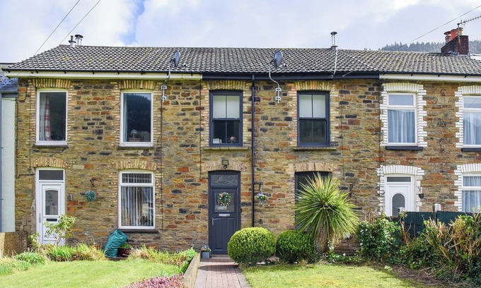 Cwmcarn Cottage | 3 bedroom accommodation in Crosskeys, near Newport