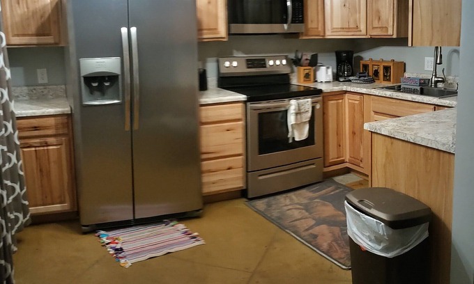 Bevier Apartment | 3 Bedroom apartment minutes away from Long Branch and Thomas Hill Lakes