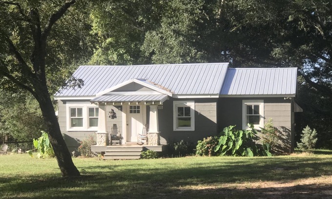 Reed Creek Cottage | 3 Bedroom Cottage on Agritourism Rescue Farm on Beautiful Lake Hartwell -