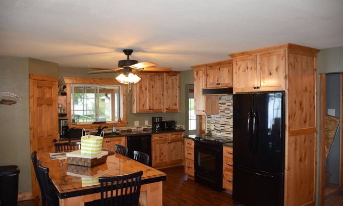 Pickerel House | 3 Bedroom Custom Lake Home