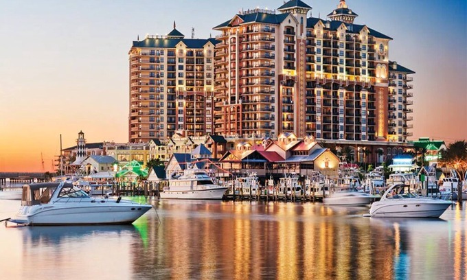Destin Resort | 3 Bedroom Deluxe, Pool View on Destin Beach, Wyndham Emerald Grande!