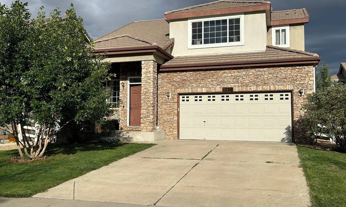 Aurora House | 3 bedroom home by airport. Short drive to Anschultz Medical Center.