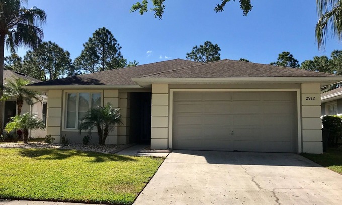 Sunset Lakes House | 3 Bedroom Home with Private Pool Area and Wireless Internet