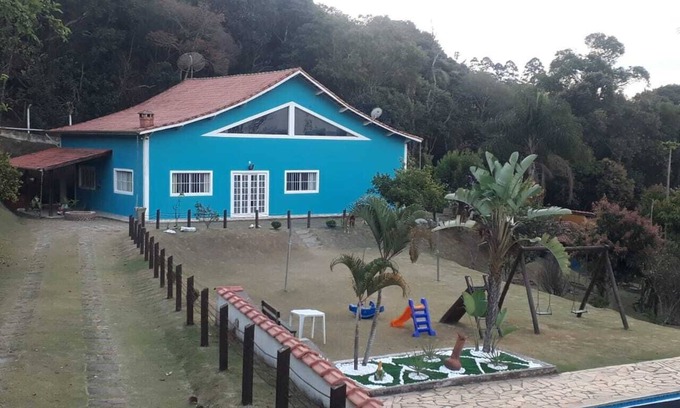 Pinhalzinho House | 3 BEDROOM HOUSE, 4X9 METER POOL, ORCHARD, PLAYGROUND, FIREPLACE AND GAMES ROOM