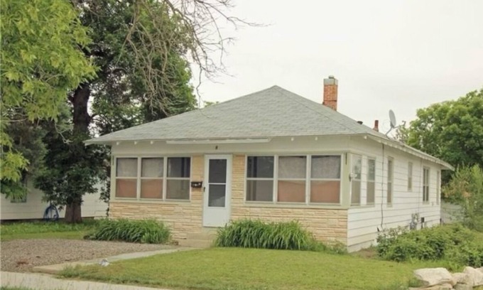 Laurel House | 3-bedroom house in Laurel with AC,conveniently located, parking, and more