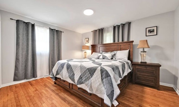 Witmer House | 3-bedroom house in superb Lancaster with AC