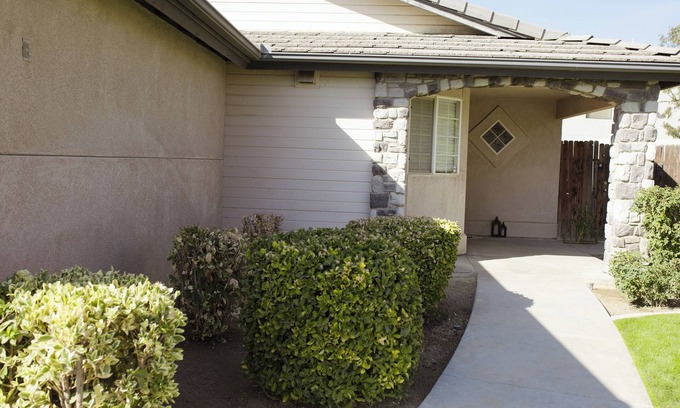 Pumpkin Center House | 3-bedroom house in wonderful Bakersfield with WiFi, AC