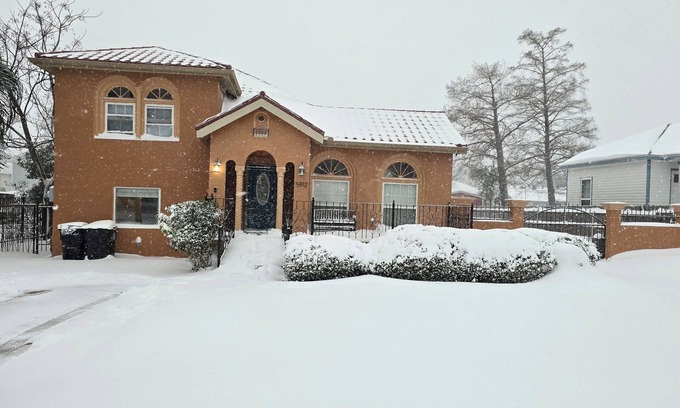 Saint Anthony House | 3-bedroom house in awesome New Orleans with AC, WiFi, living room and den.