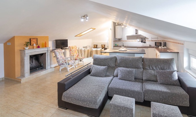 Alava Apartment | 3 bedroom penthouse for 6 people