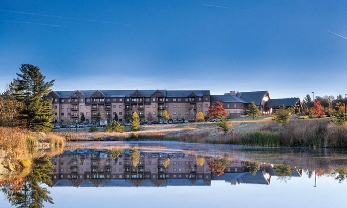 Lake Delton Resort | 3 Bedroom Presidential at Glacier Canyon Lodge! Waterpark included!
