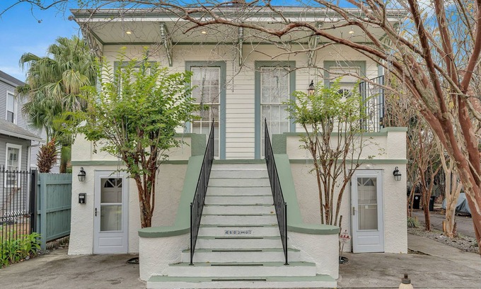 Uptown Historic District Apartment | 3 Bedroom Uptown retreat