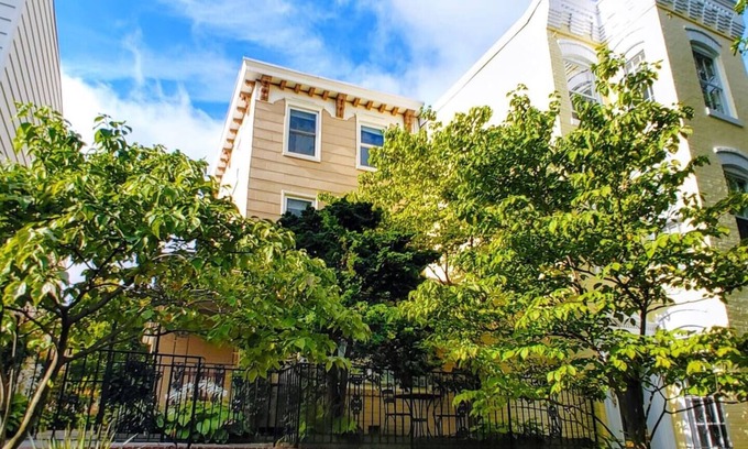 Capitol Hill Apartment | 3 blocks to Capitol. Entire Top Floors Vet Owned