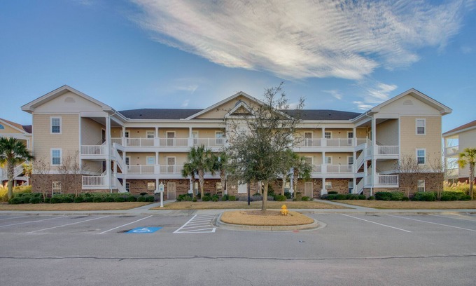 North Myrtle Beach Condo | 3 BR 2 BA Resort Villa 1st Floor pet-friendly no stairs, on the golf course