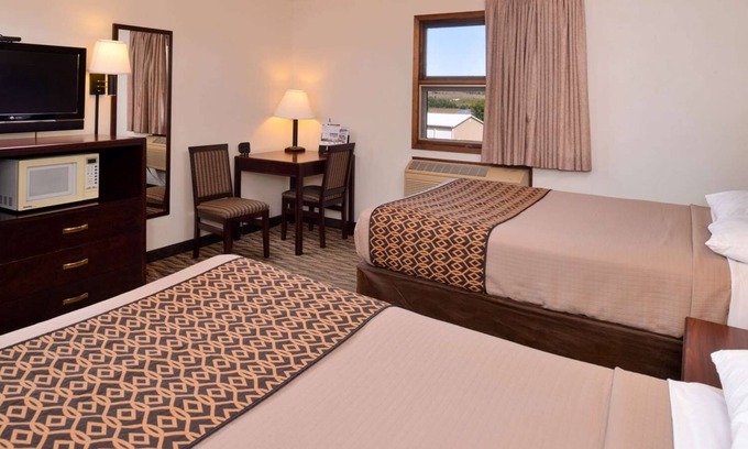 Atlantic Hotel | 3 Comfy Rooms w/Kitchenette Near Iowa Western Community College - Bkf Included