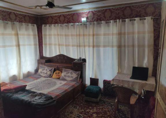 Srinagar House | 3 KMS TO DAL LAKE 2BR IN A RESIDENTIAL HOME