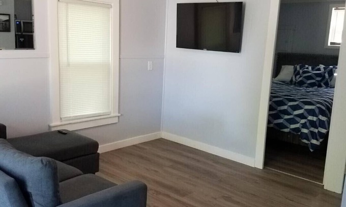 Geneva-on-the-Lake Cottage | 3 Little Cottages - #1 Sundance Cottage