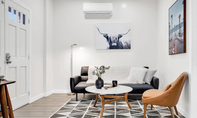 Pico-Union Apartment | 3 mi Downtown LA or Stadium. Parking + W/D