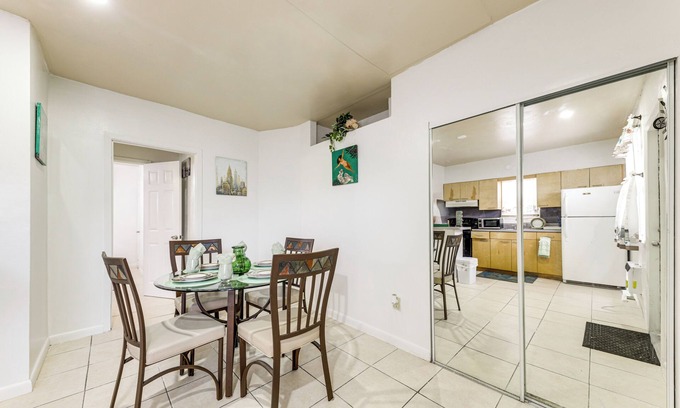 Downtown Hollywood Cottage | 3 Mi to Beach: Pet-Friendly Gem in Hollywood