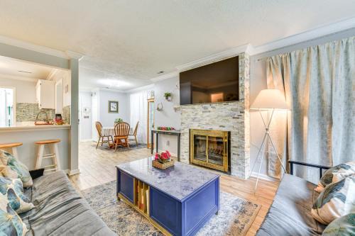 Sheffield Park House | 3 Mi to Bojangles Coliseum Townhome with Patio!