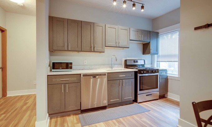 Tremont Apartment | 3 Mi to Dtwn: Walkable Apt in Cleveland!