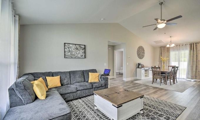 Loris House | 3 Mi to Golf Loris Home with Big Private Yard!