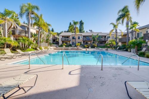 La Jolla Village Apartment | 3 Mi to La Jolla Shores Relaxing Resort Retreat!