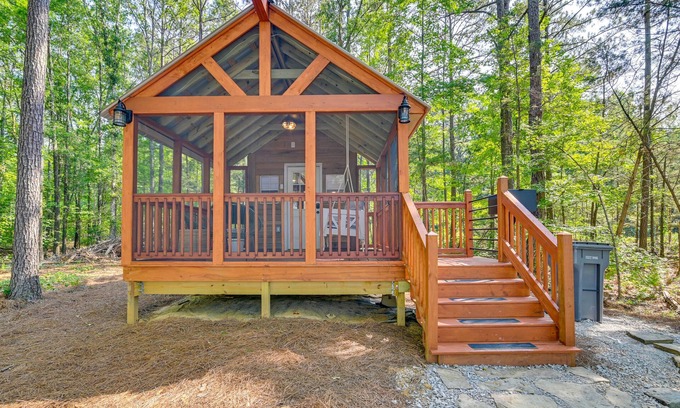 Starkville Apartment | 3 Mi to MSU: Tiny Cabin in Starkville!