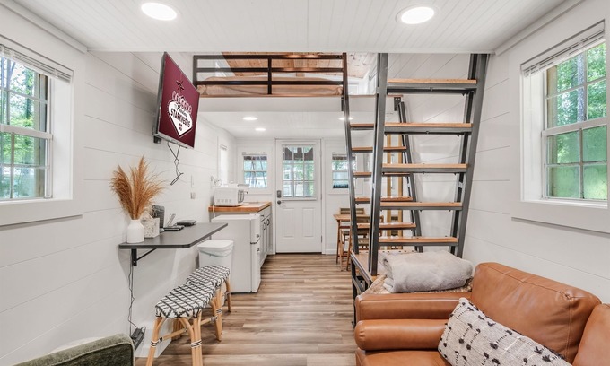 Starkville House | 3 Mi to MSU | Tiny Home w/Deck & Grill