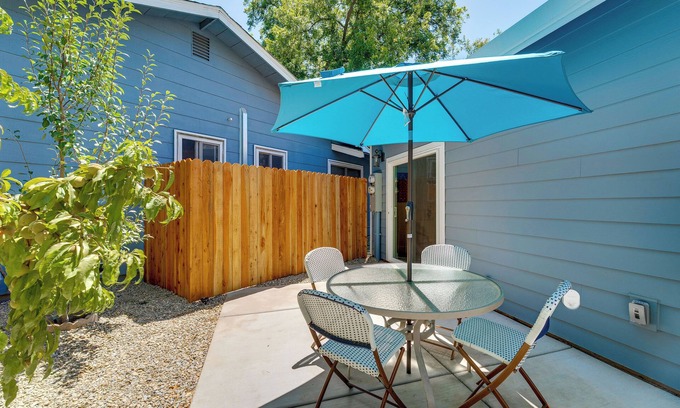 Davis Apartment | 3 Mi to UC Davis: Retreat w/Furnished Patio!