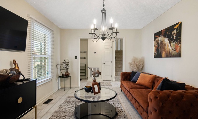 South View House | 3 Miles from Hope Mills Lake! 2 acre home with 5 SmartTvs + Self Check