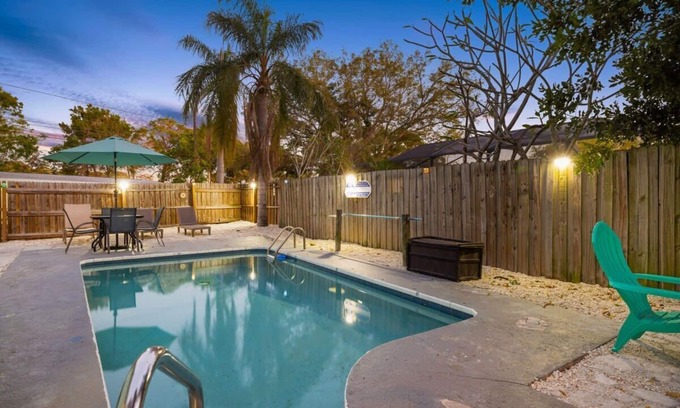 Ozona House | 3 miles to Honeymoon Island~ Firepit & Pool
