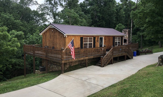 Lynchburg Cabin | 3 miles to Jack Daniels Distillery, 5 miles to Lost Creek Boat ramp