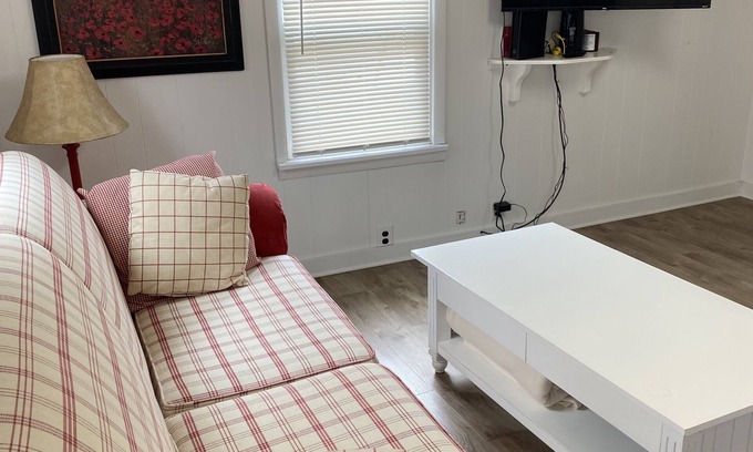 Ludington Cottage | 3 night minimum, 2 blocks from beach, close to pickle ball, 4 blocks to town.