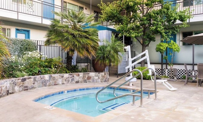 Corte Madera Hotel | 3 Peaceful Units Near Muir Woods | Outdoor Pool | Parking | BBQ Area | Courtyard
