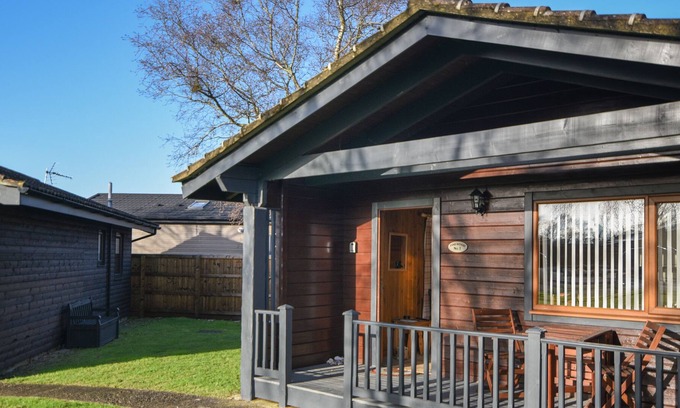 Combpyne Cabin | 3 PINEWOOD RETREAT, romantic, character holiday cottage in Lyme Regis