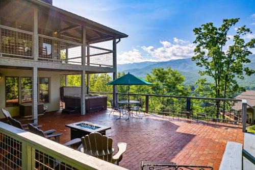 Gatlinburg - Pigeon Forge House | 3 Resort pools! Fire Pit! Hot Tub! Nerf Gun Wall! Arcade! Ping Pong! Pickleball!