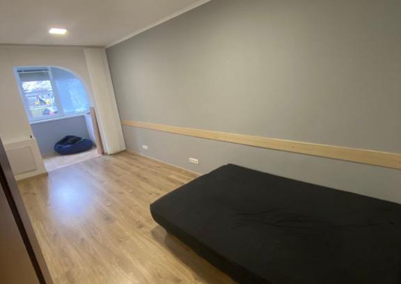 Dniprovs'kyi District Apartment | 3 rooms apartment near subway