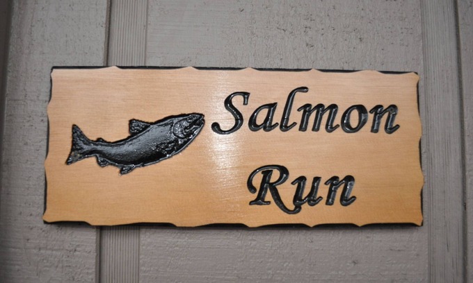 Gateway Cabin | 3 Rustic Elegant Suites (sleep 12+) - Fish, hike, site-see from your doorstep