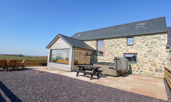 Holyhead House | 3 Trem y Mor