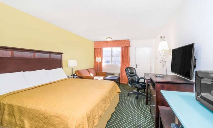 Lookout Valley Neighborhood Association Hotel | 3 Units with Pool Access, Parking, Pets Allowed! Close to Rock City