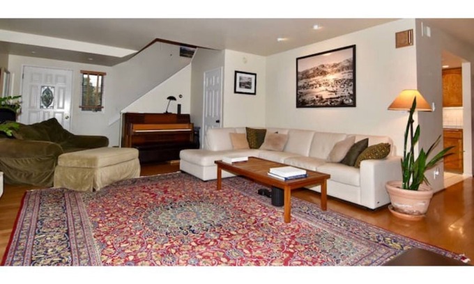 Oak Park House | 30 day minimum: Beautiful Upper West Townhome