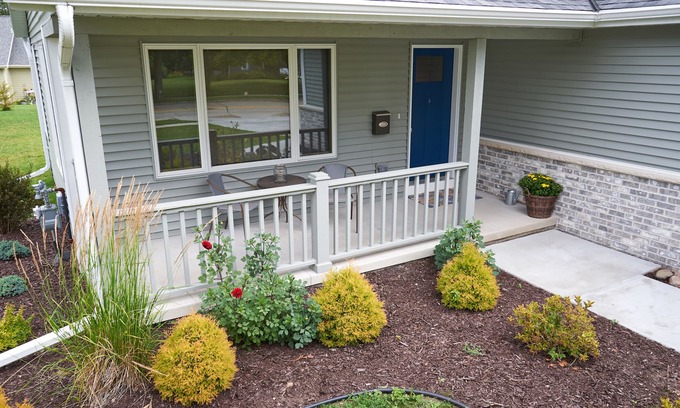 Manitowoc House | 30 minutes from Lambeau & steps from Lake Michigan! 2 beauties in one!