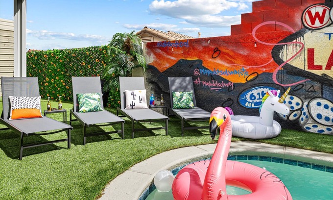 River Mountain House | 30% Off! Luxury Haven w/Heated Pool & Spa! Pets OK