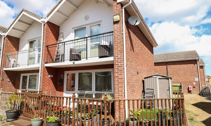 Corton House | 30 THE WATERSIDE HOLIDAY PARK, pet friendly, with a garden in Corton