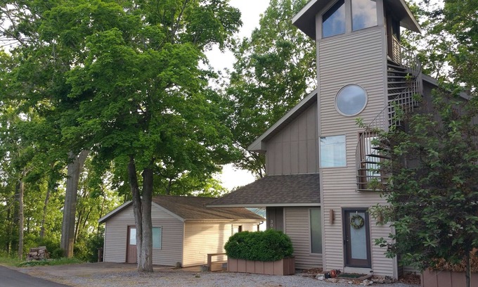 Cadiz House | (301) Stunning view, LBL nearby, quiet street, dock access, on site boat rental