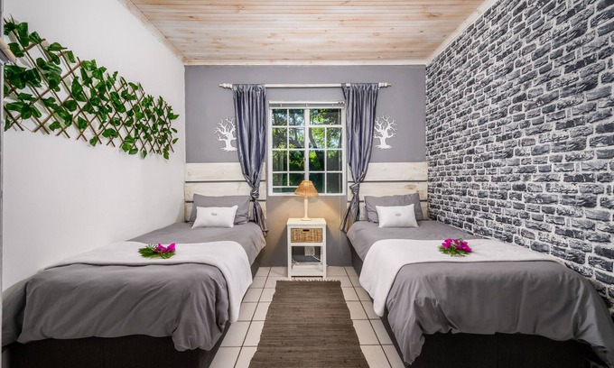 Port Elizabeth House | 302 On Old Seaview Road - Stargazer Cottage